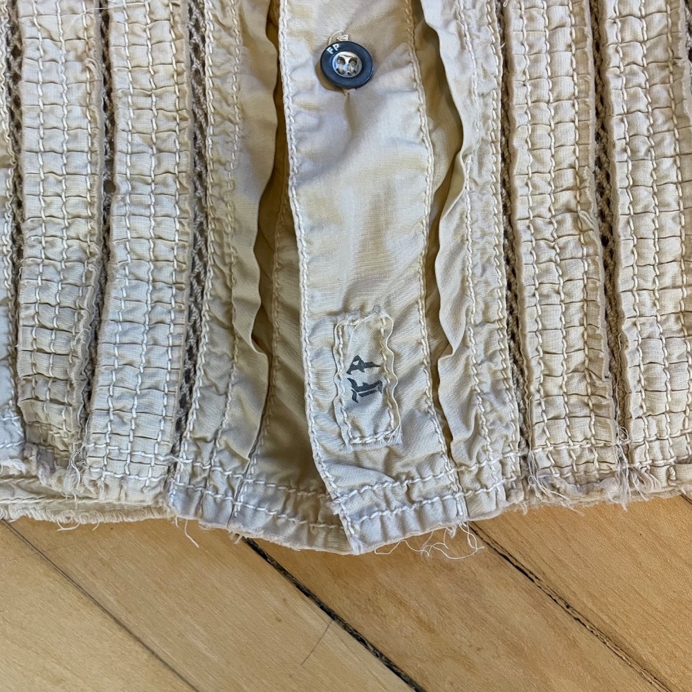 FREE PEOPLE Tan Ruffle Puff Sleeve Blouse Shirt Ladder Lace Pintucking Boho - Picture 3 of 15